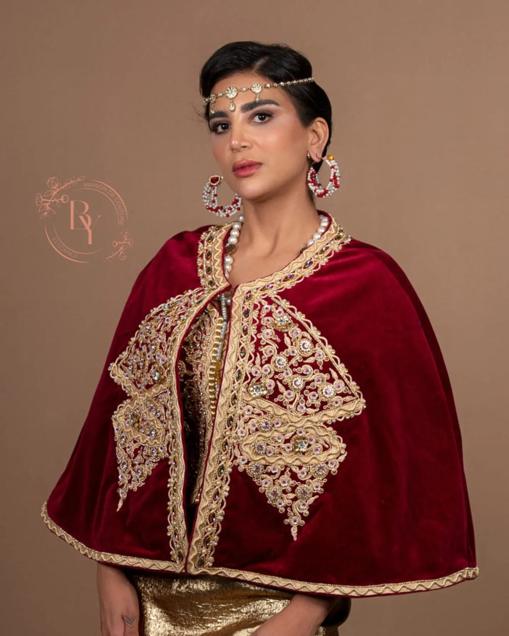 Ghlila traditionnelle avec cape